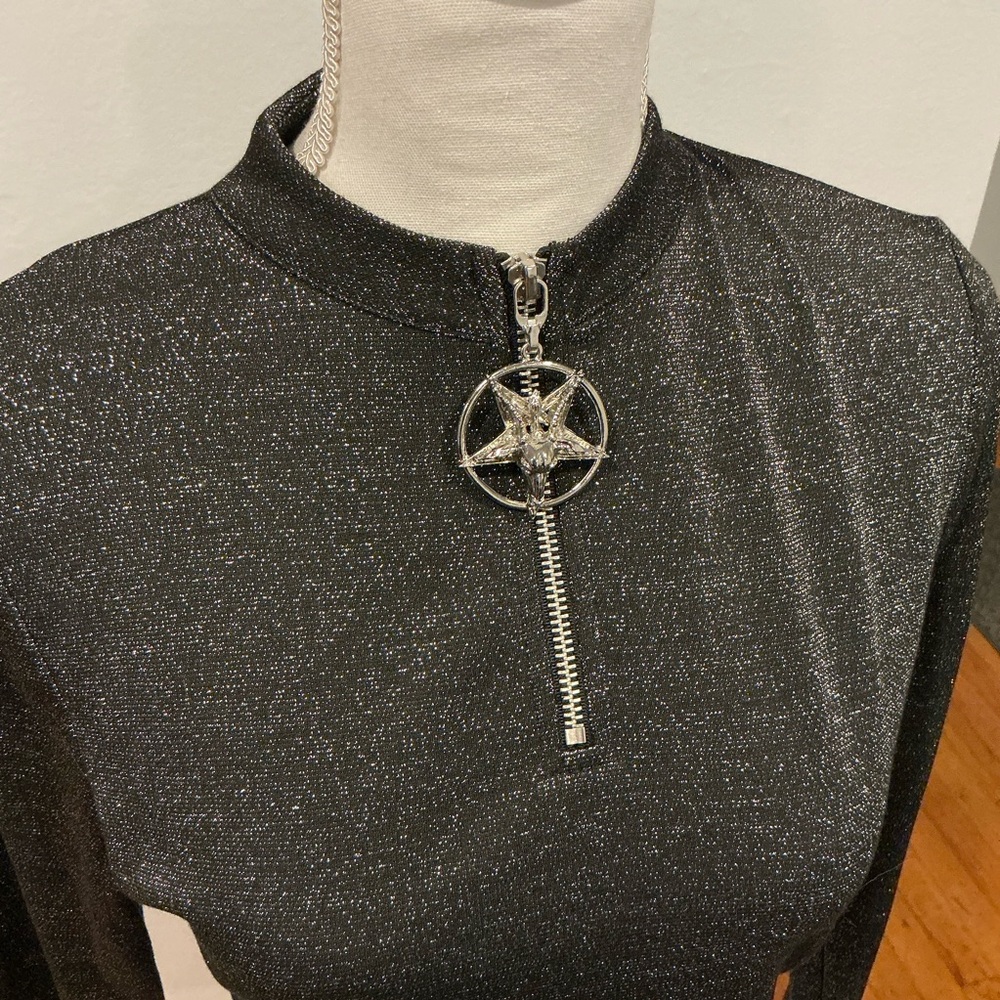 Shimmer Silver Cropped Blouse - Picture 2 of 4